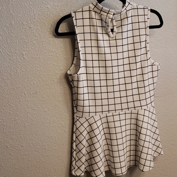 Black/white sleeveless blouse - Picture 2 of 2